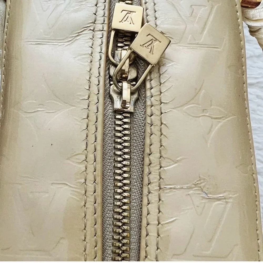 Louis Vuitton Tompkins Vernis BA0013 Elegant Cream and Tan Women's Handbag